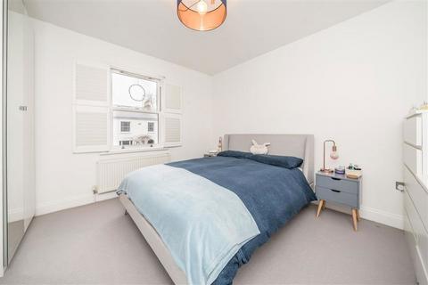 2 bedroom house to rent, Ferry Road, Teddington TW11