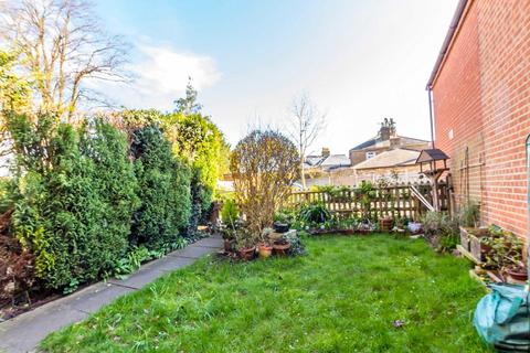 3 bedroom house to rent, Old School Square, Thames Ditton KT7