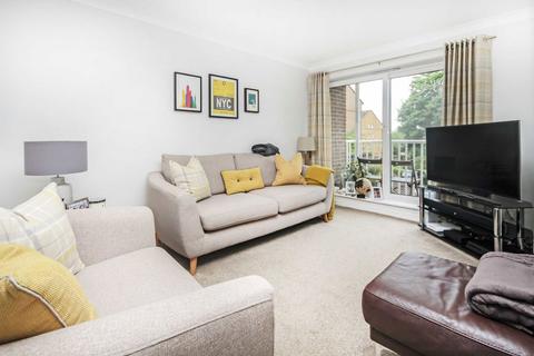 2 bedroom flat to rent, Glenbuck Road, Surbiton KT6