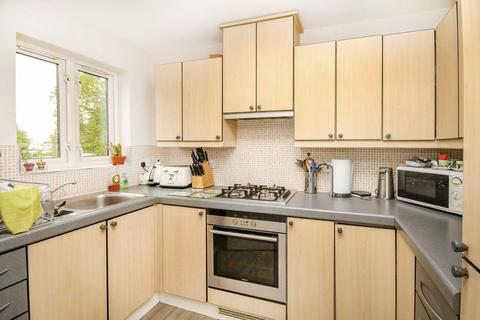 2 bedroom flat to rent, Glenbuck Road, Surbiton KT6