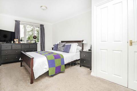 2 bedroom flat to rent, Glenbuck Road, Surbiton KT6