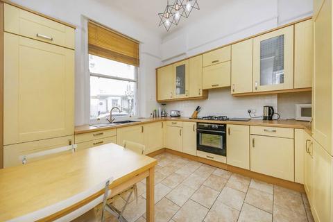 2 bedroom flat to rent, Comeragh Road, London W14