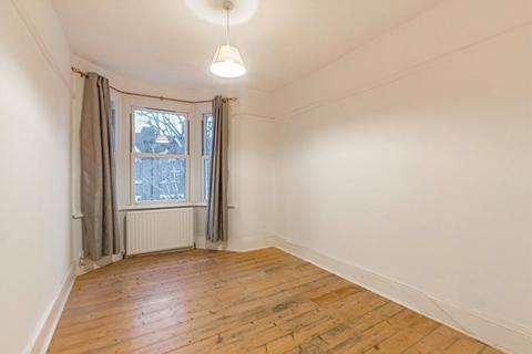 2 bedroom flat to rent, Grosvenor Road, London W7