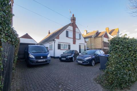 4 bedroom chalet for sale, Station Road, Herne Bay, CT6