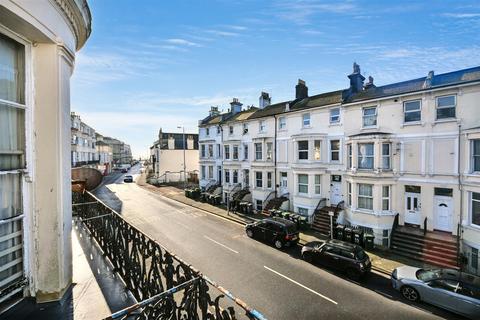 2 bedroom flat for sale, Cavendish Place, Eastbourne