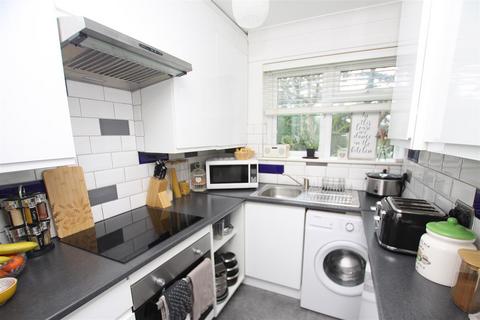 2 bedroom flat for sale, Redhill Drive, Bournemouth