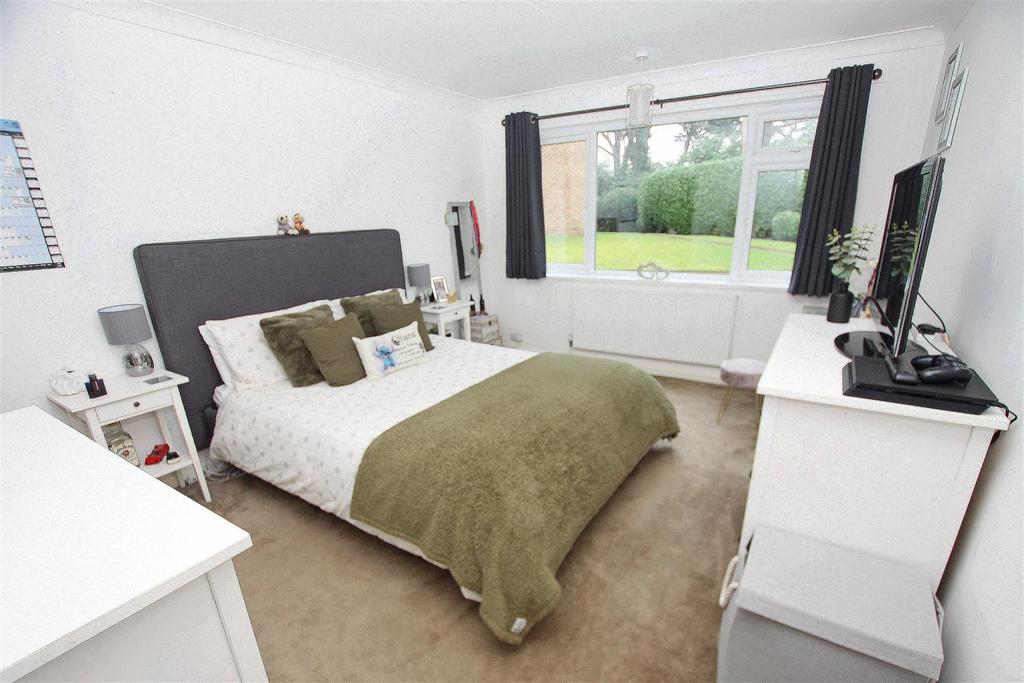 Bedroom one a.jpg