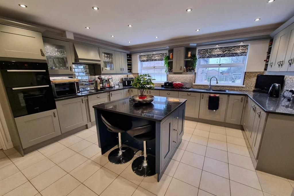 Kitchen..jpg