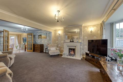 41 Bantock Gardens, Wolverhampton, WV3 9LP