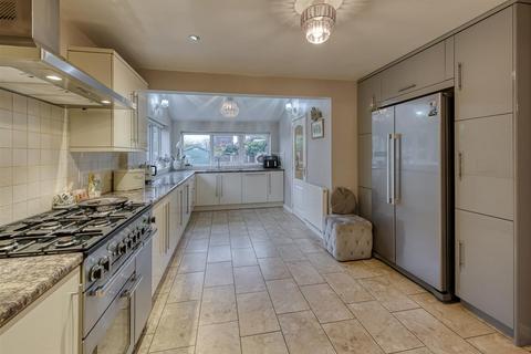 41 Bantock Gardens, Wolverhampton, WV3 9LP