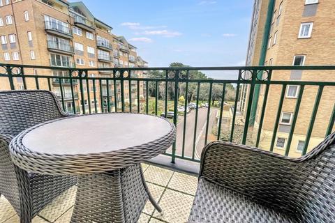 3 bedroom flat for sale, East Cliff