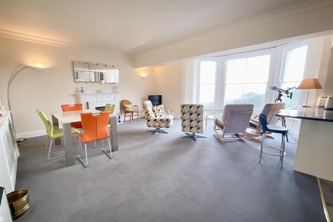 2 bedroom flat for sale, Prince Of Wales Terrace, Scarborough, YO11