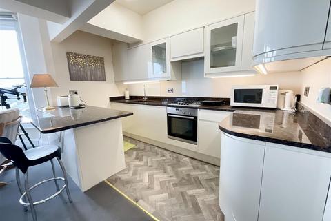 2 bedroom flat for sale, Prince Of Wales Terrace, Scarborough, YO11