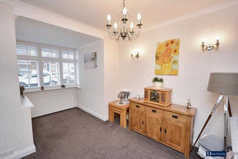 3 bedroom semi-detached house for sale, Northumberland Avenue, Hornchurch, RM11