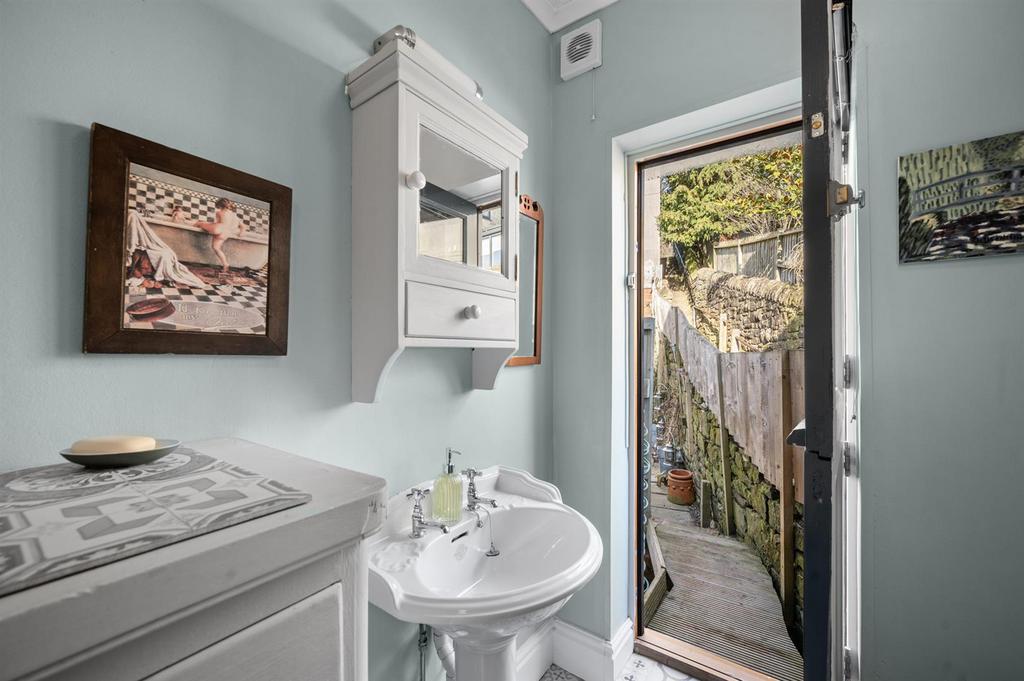 Bathroom and bridge to garden.jpg