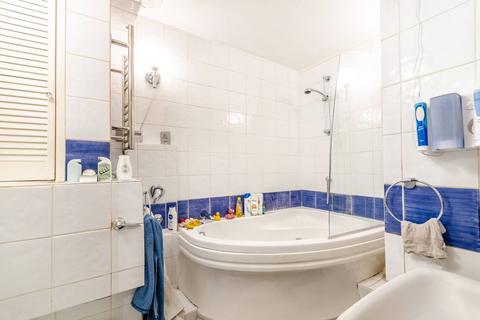 3 bedroom flat for sale, Avenue Road, Penge, London, SE20