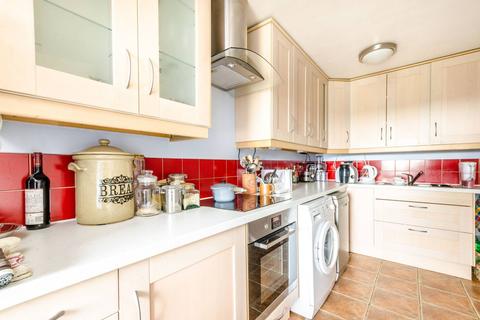 3 bedroom flat for sale, Avenue Road, Penge, London, SE20