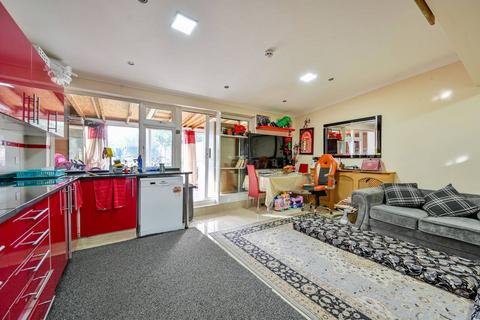 Rossall Crescent, West Twyford, London, NW10