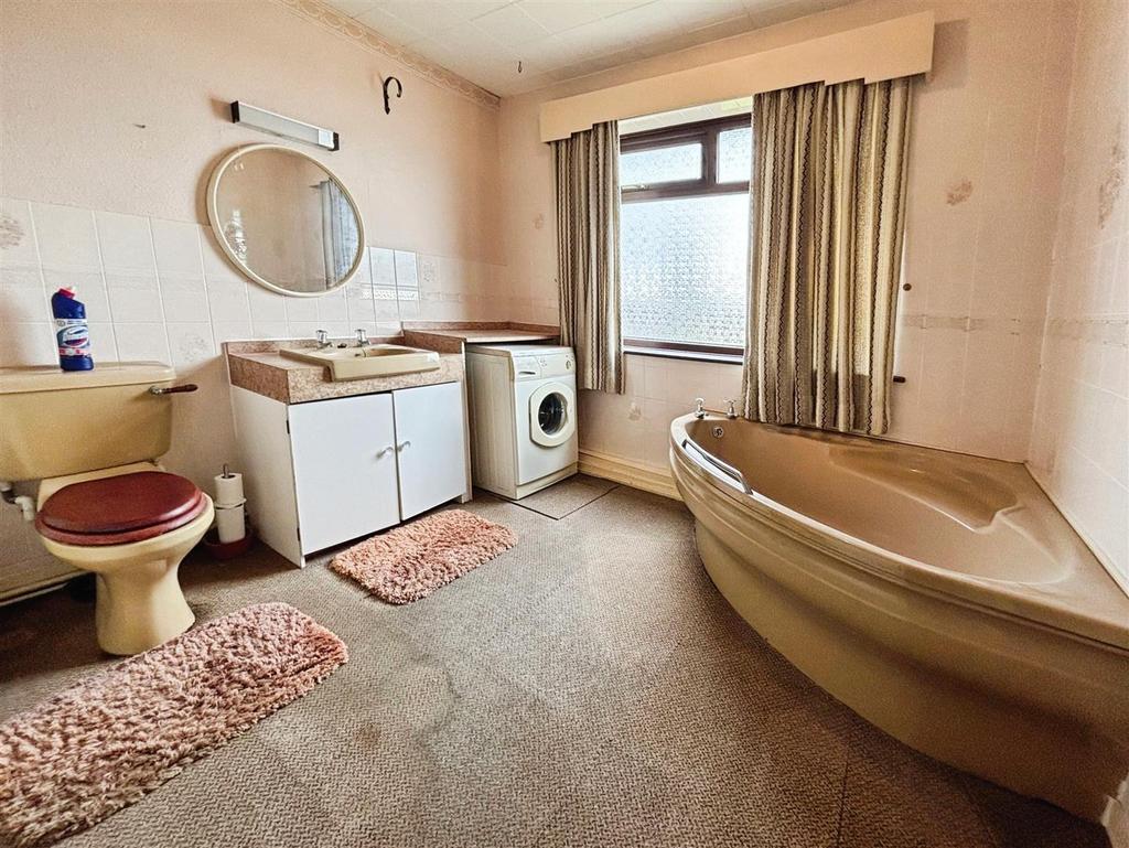 Ground Floor Bathroom