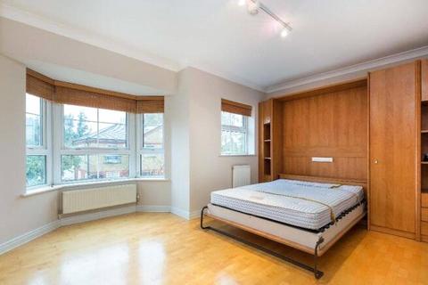 4 bedroom terraced house for sale, Malthouse Drive, London, W4