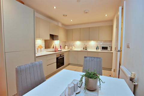 1 bedroom flat for sale, Franklin Court,Brook Road, Borehamwood