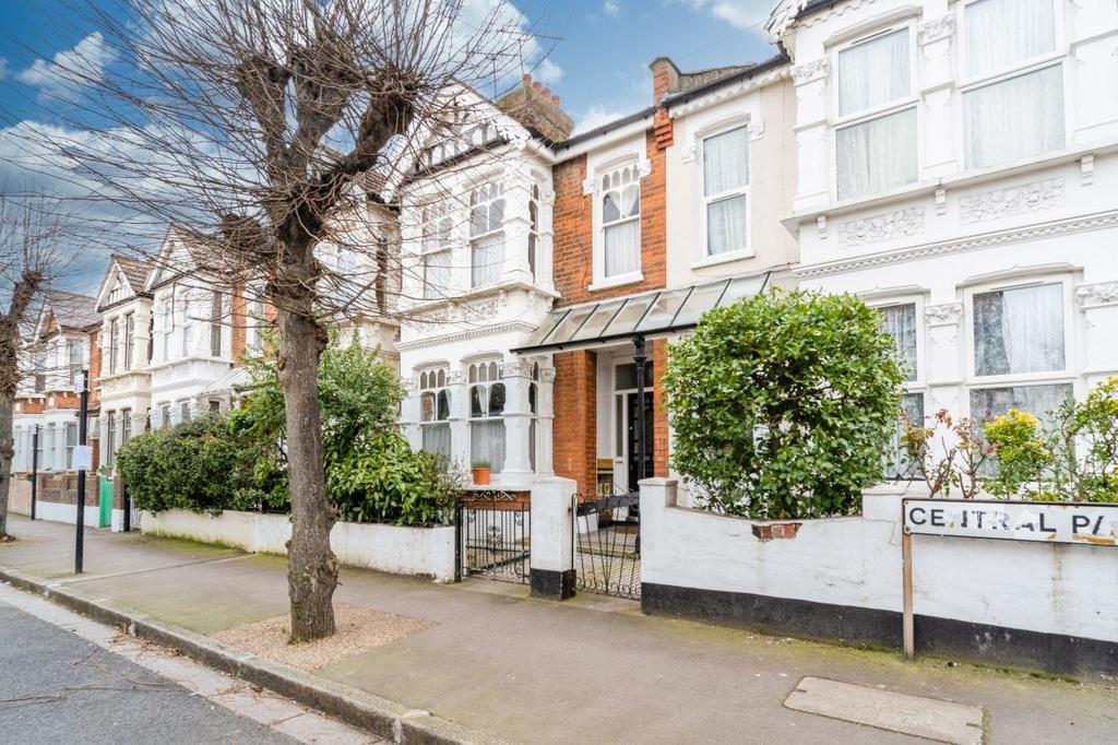 Central Park Road East Ham London E6 3 DW
