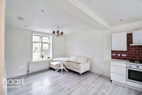 2 bedroom end of terrace house to rent, Rowney Road, DAGENHAM