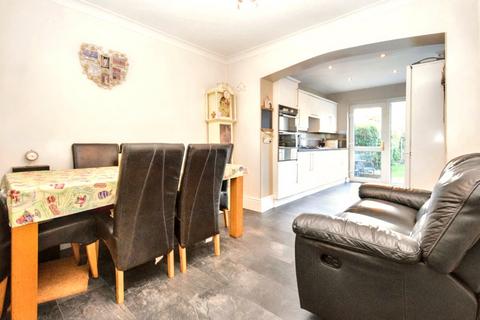 3 bedroom semi-detached house for sale, Farne Avenue, Wakefield, West Yorkshire