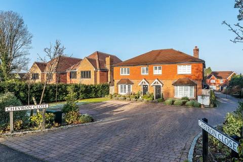 4 bedroom semi-detached house for sale, CHEVRON CLOSE, GREAT BOOKHAM, KT23