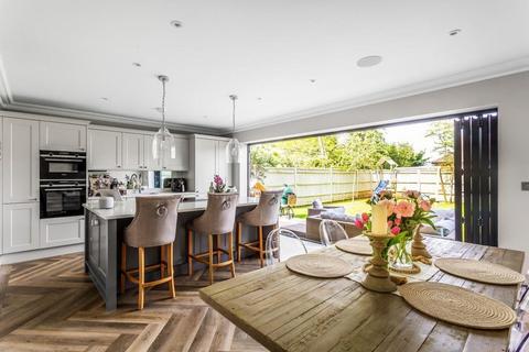 2 Chevron Close, Great Bookham, Leatherhead, KT23 4FH