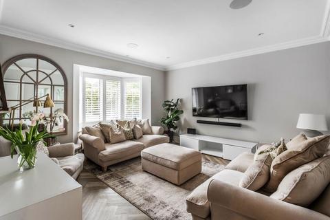 2 Chevron Close, Great Bookham, Leatherhead, KT23 4FH