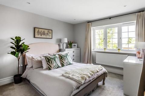 2 Chevron Close, Great Bookham, Leatherhead, KT23 4FH