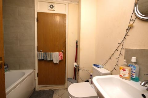 2 bedroom flat for sale, Maple Court, Spring Close, Dagenham, RM8