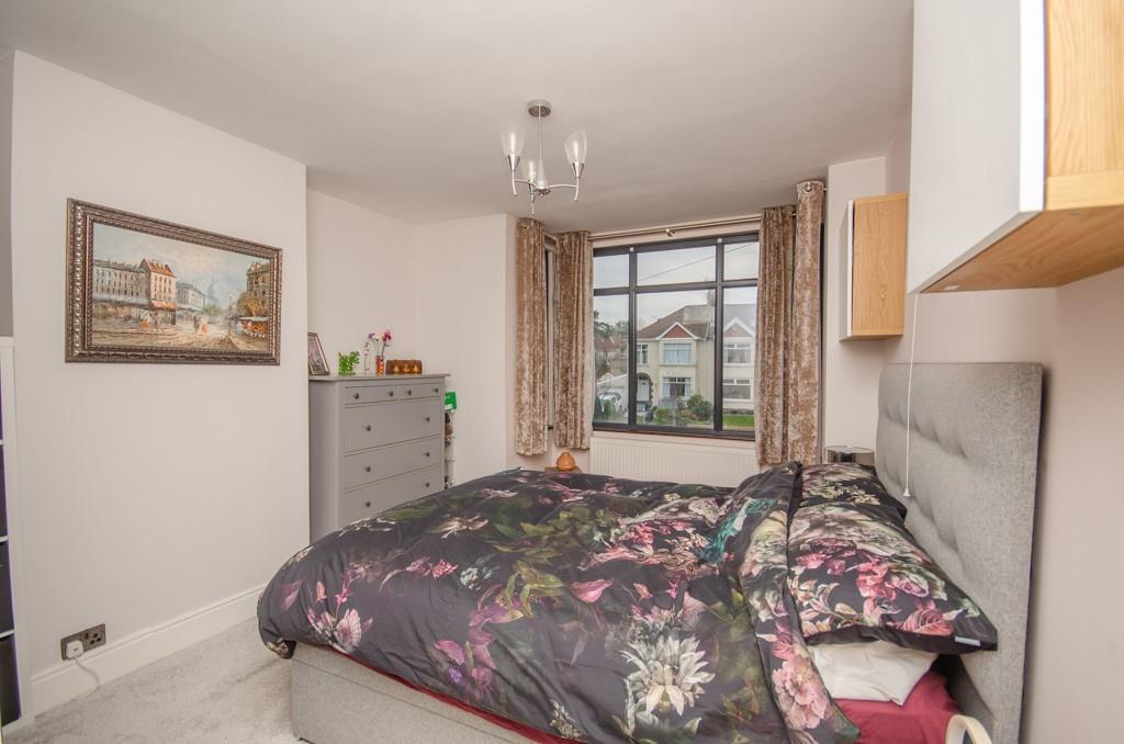 Bedroom 1 pic 2.jpg