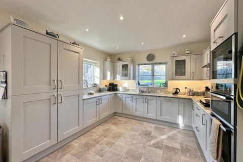 8 Bannut Tree Close, Credenhill, Hereford, HR4 7EP