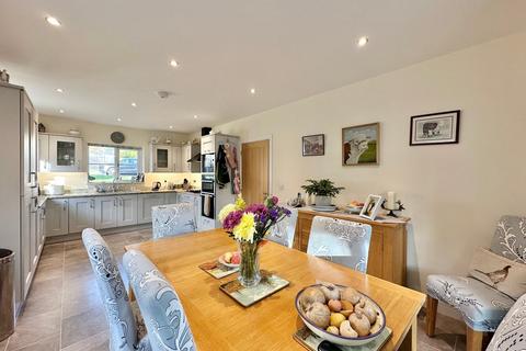 8 Bannut Tree Close, Credenhill, Hereford, HR4 7EP