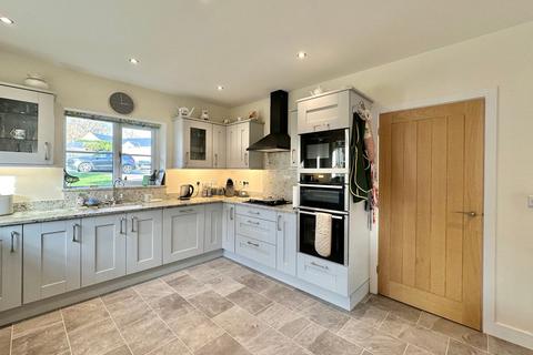8 Bannut Tree Close, Credenhill, Hereford, HR4 7EP