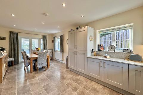 8 Bannut Tree Close, Credenhill, Hereford, HR4 7EP