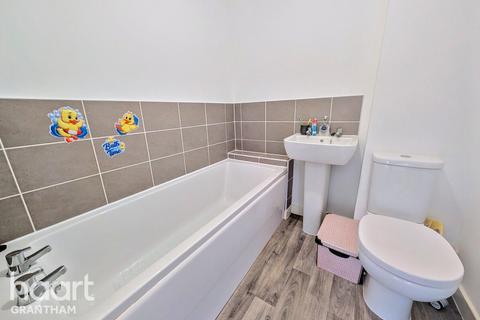 3 bedroom terraced house for sale, Whittle Road, Sleaford