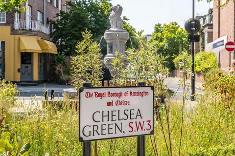 Studio for sale, Chelsea Cloisters, London SW3