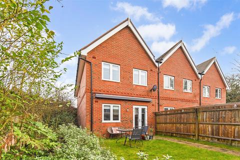 2 bedroom end of terrace house for sale, Alberta Close, Liphook