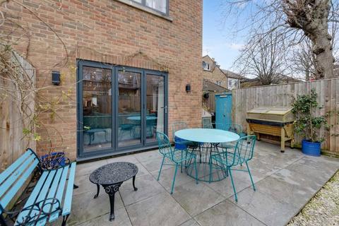 3 bedroom flat for sale, Harlesden Road, London NW10