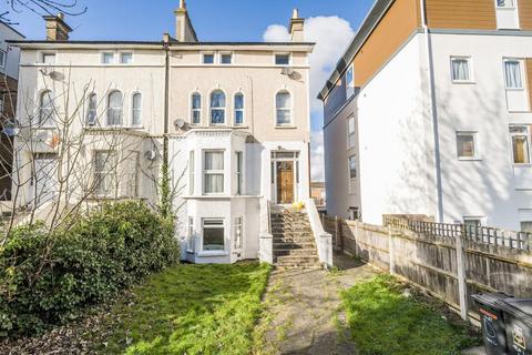 184a Croydon Road, London, SE20 7YU