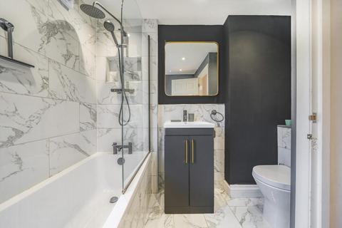 184a Croydon Road, London, SE20 7YU
