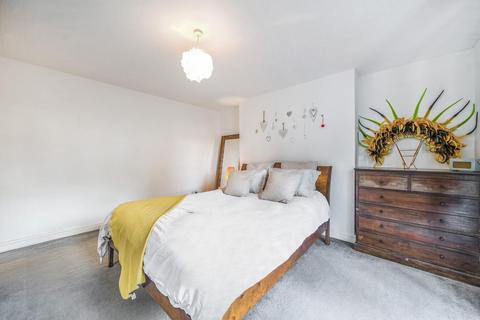 184a Croydon Road, London, SE20 7YU