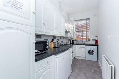 1 bedroom flat to rent, Lakeside Road, Shepherds Bush W14