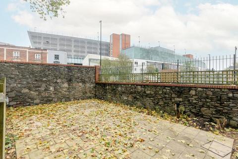 4 bedroom apartment to rent, Champion Square, Bristol BS2