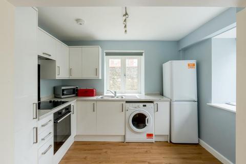 4 bedroom apartment to rent, Champion Square, Bristol BS2