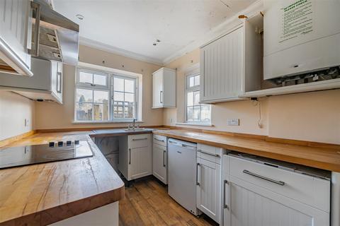 23 Cherry Tree Avenue, Haslemere, GU27 1JP