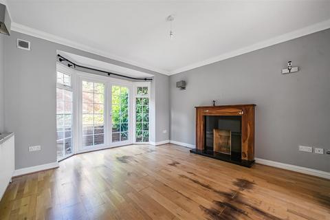 23 Cherry Tree Avenue, Haslemere, GU27 1JP